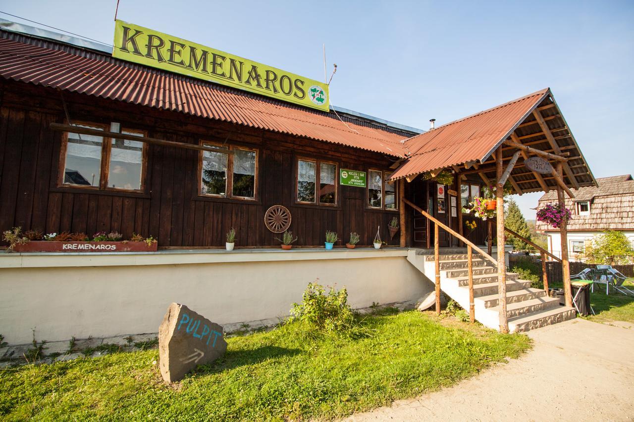 بيت شباب Kremenaros Ustrzyki Górne المظهر الخارجي الصورة